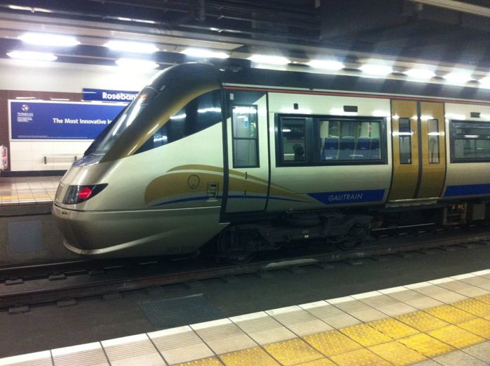 Gautrain,_Johannesburg_juin_2014 Festive