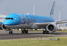It’s here: KLM’s first Boeing 787-10 Dreamliner! Oranjebloesem