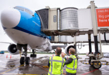 KLM customers disembark faster at Schiphol with world’s first fully automatic double jet bridge Disembark faster at Schiphol