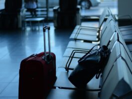 airport-519020_1920