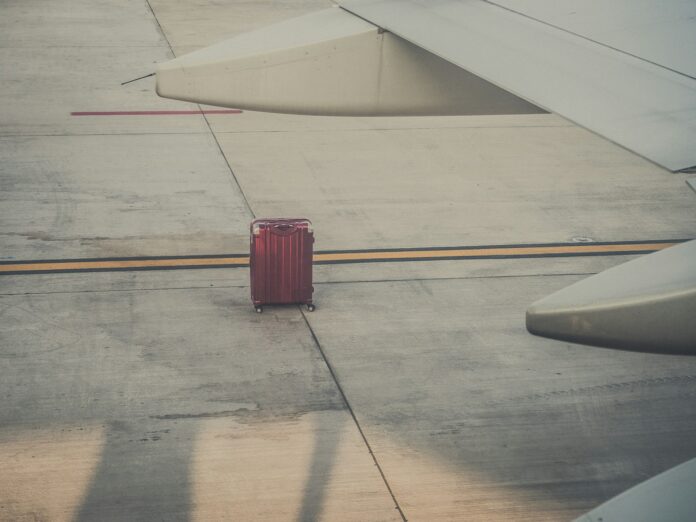 ante-hamersmit-KAoBVAzYa00-unsplash baggage by airport