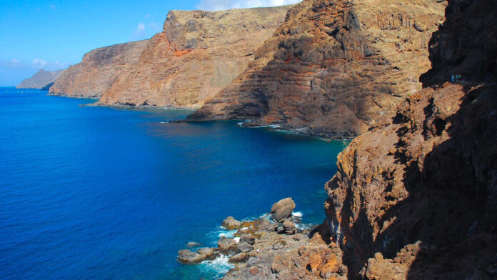 Coastline-viewed-from-Lemon-Valley