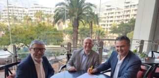 Aeronology Enters South Africa with Innovative ‘Single-Screen’ Technology for Travel Advisors Otto de Vries, CEO ASATA with Pete Egglestone, CEO Aeronology and Rian Bornman, Managing Director Africa (1)